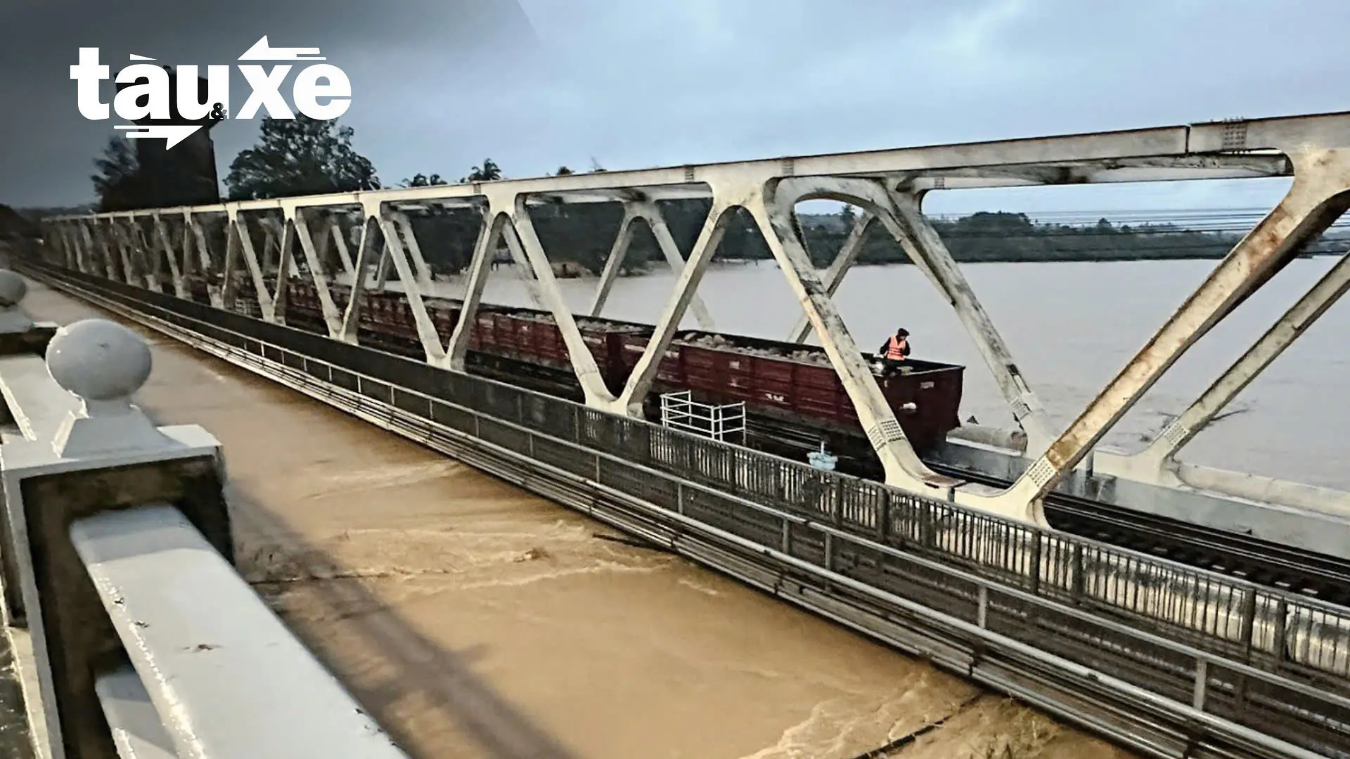 Lần thứ 5 điều đoàn tàu gia tải cho cầu đường sắt | Bản tin Tàu và Xe | 04/12/2025